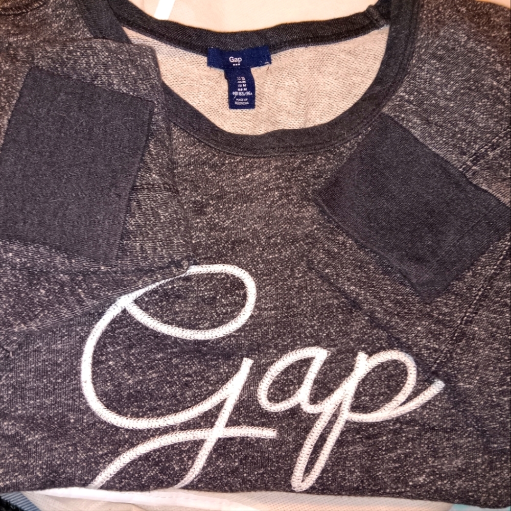 Gap charcoal gray sweatshirt